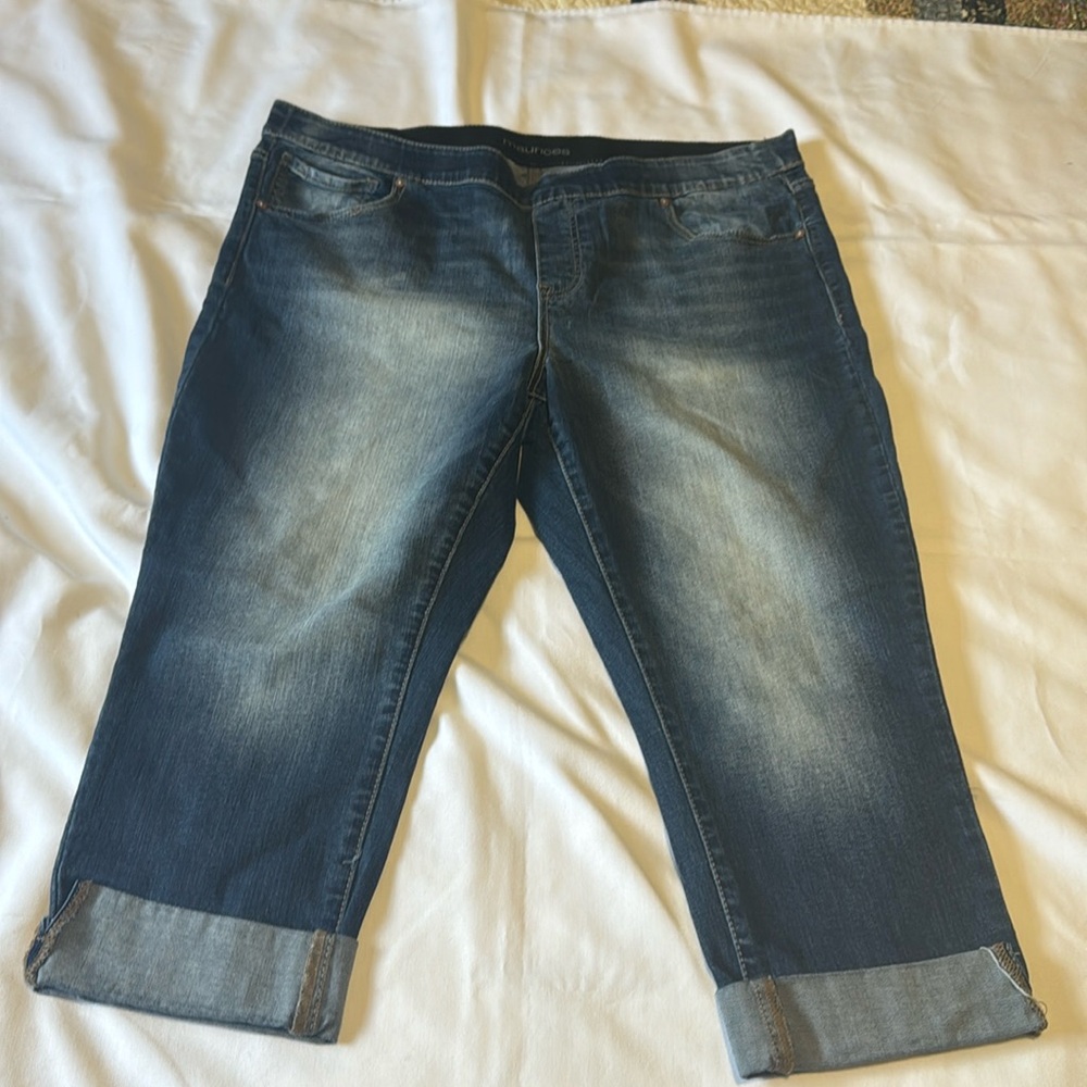 Maurices pull in Jean capris.  Size 18